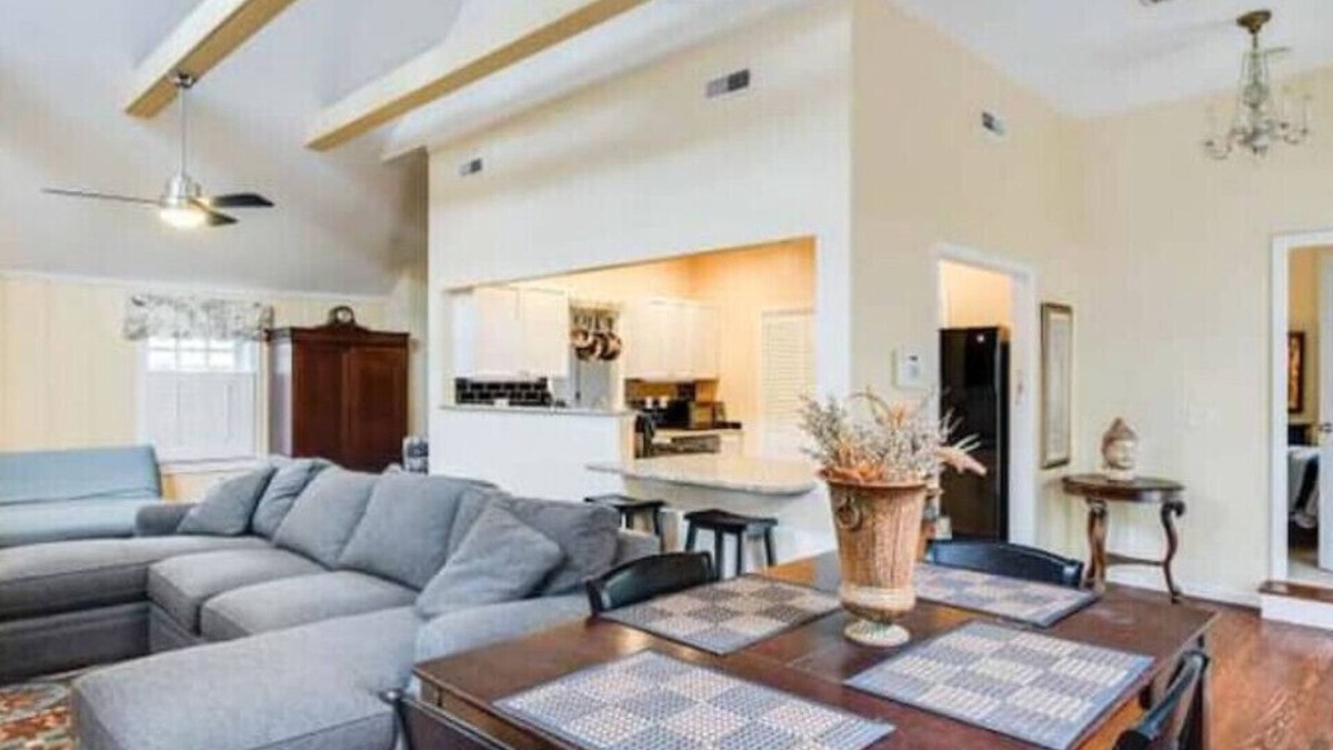 Historic District Cottage | Secluded Cozy Cottage in Historic Downtown