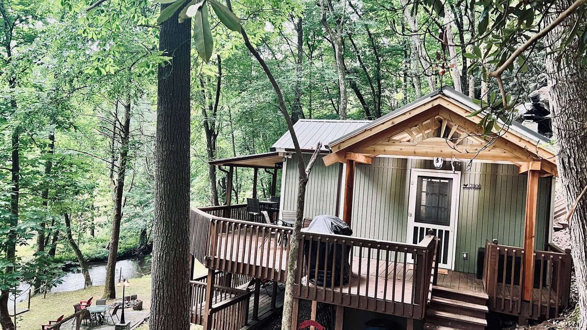 Morganton Cabin | Secluded Creekside Cabin in Morganton near Linville Gorge - hot tub