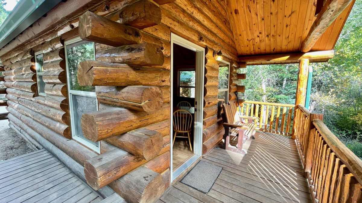 Coaldale Cabin | Secluded Creekside Cabins