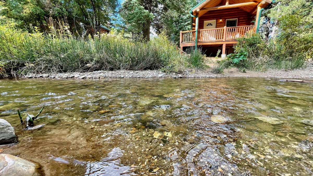 Coaldale Cabin | Secluded Creekside Cabin