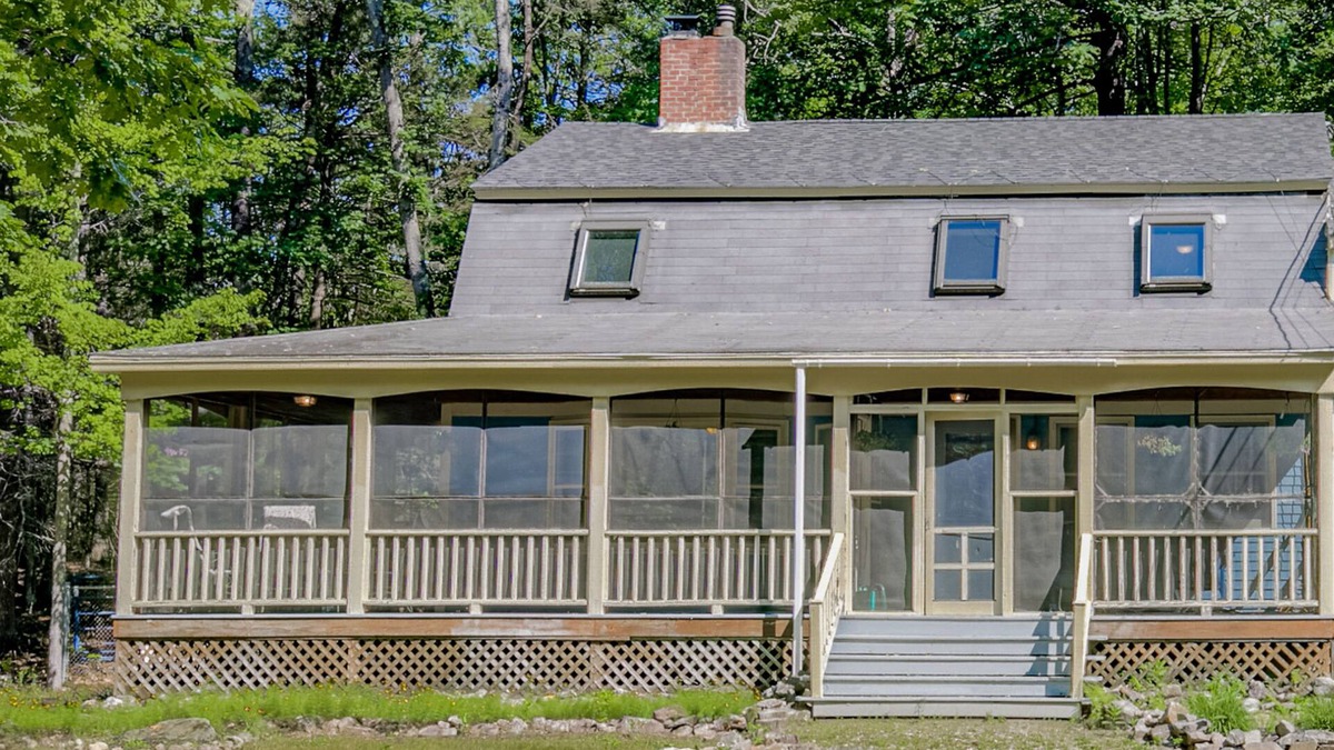 Mirror Lake House | Secluded, dog-friendly home with screened porch, firepit, fireplace & W/D