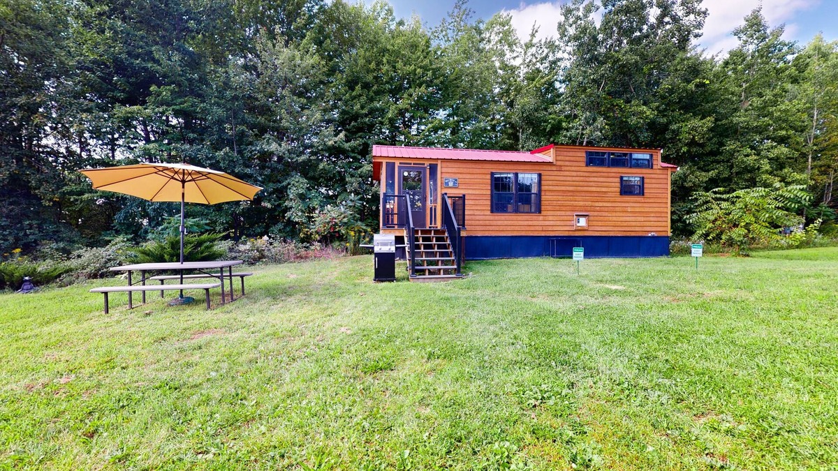 Hector House | Secluded dog-friendly home with loft, firepit, grill, deck, streaming, kitchen
