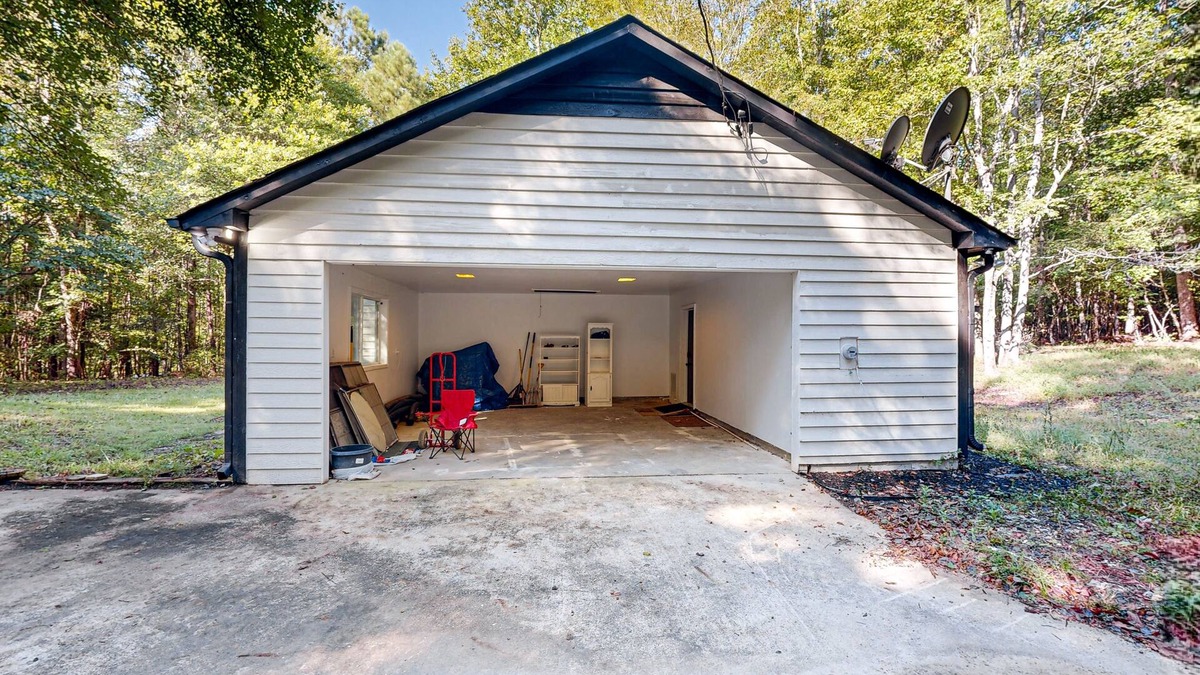 Chattahoochee Hills Cabin | Secluded dog-friendly cabin with updated interior, firepit, games, W/D, and AC