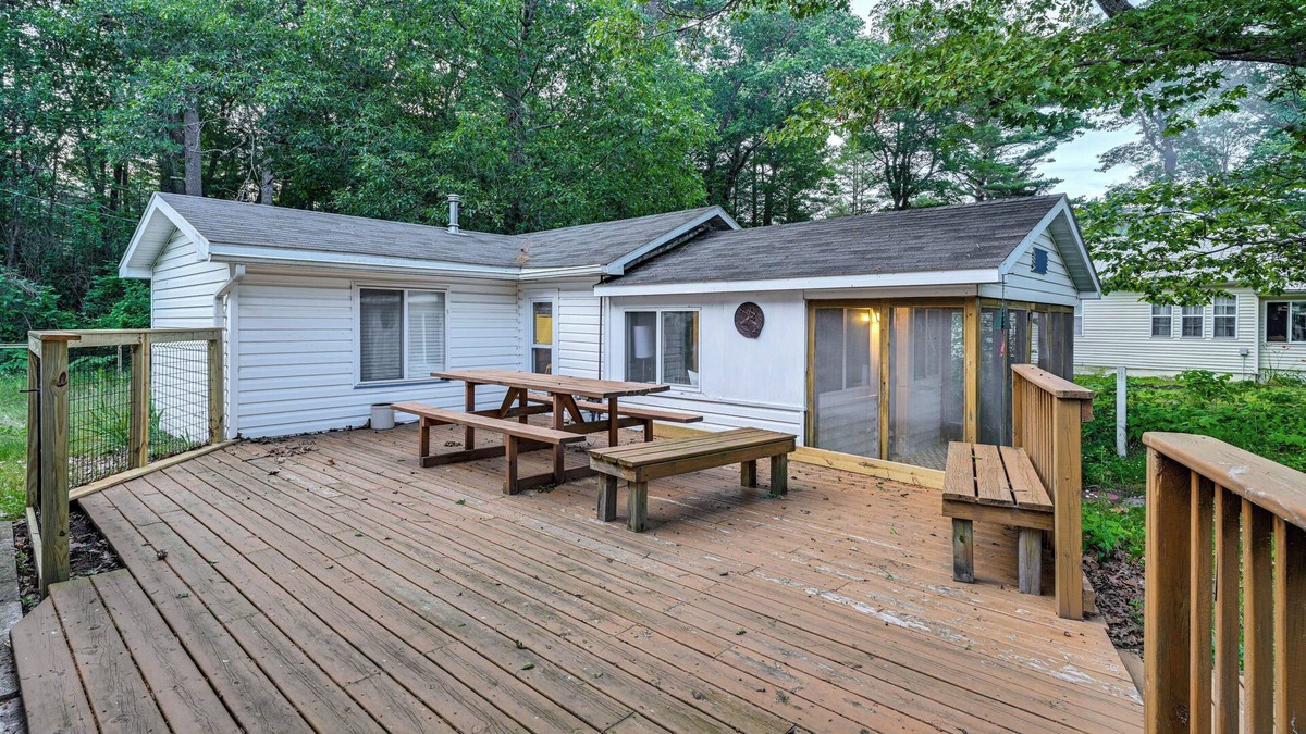 Northeastern Michigan Cabin | Secluded East Tawas Cabin w/Private Beach Access!