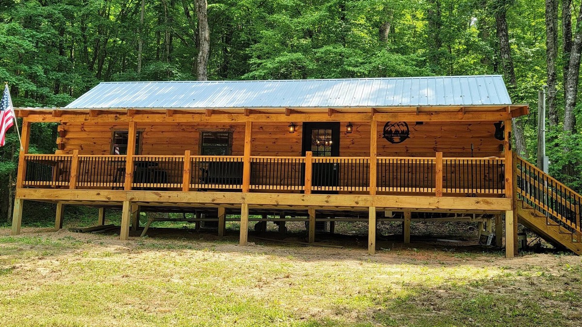 Ten Mile Cabin | Secluded East TN Log Cabin