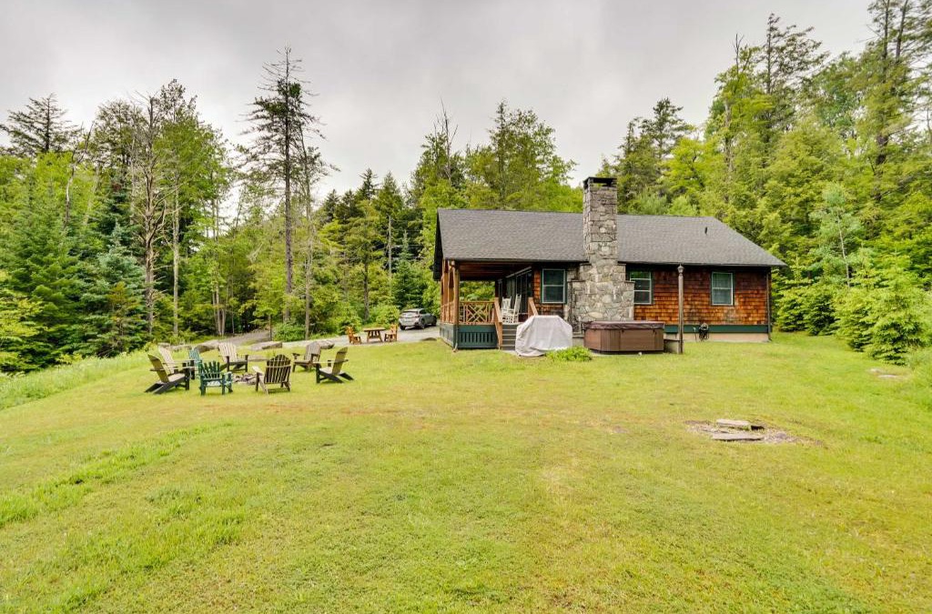 Tannersville House | Secluded Elka Park Cabin Hot Tub and Fire Pit!
