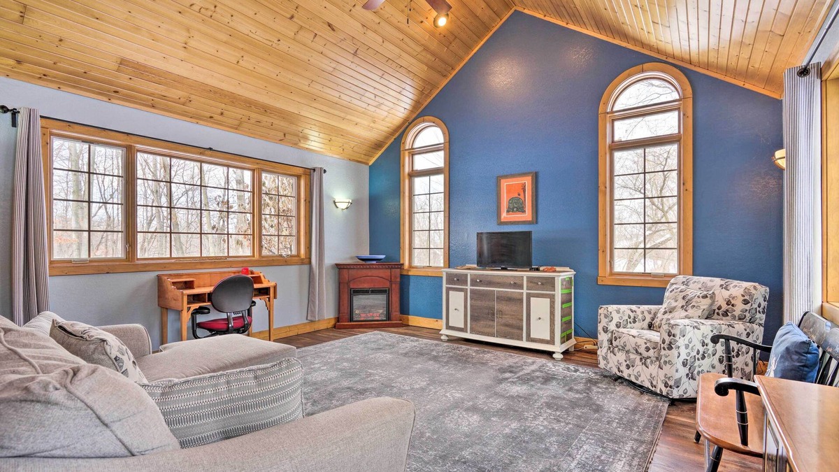Ellsworth Apartment | Secluded Ellsworth Apartment - Hiking Nearby!