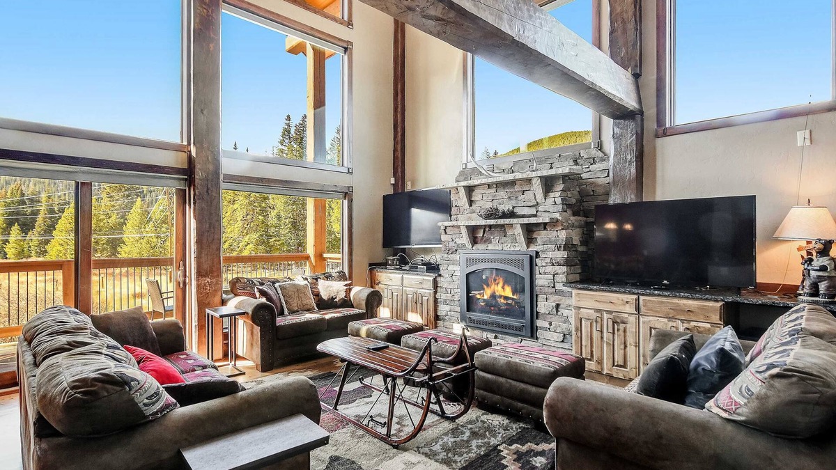 Blue River Cabin | Secluded Escape for 10, Hot Tub, Game Room & More!