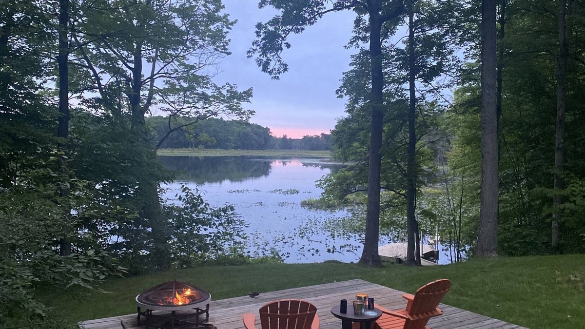 Delton House | Secluded family-friendly lake house in the woods