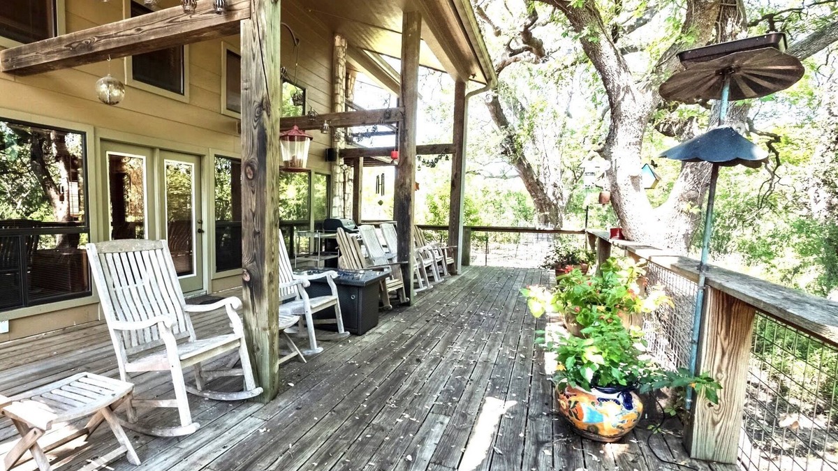 Uvalde House | Secluded Family Getaway!
