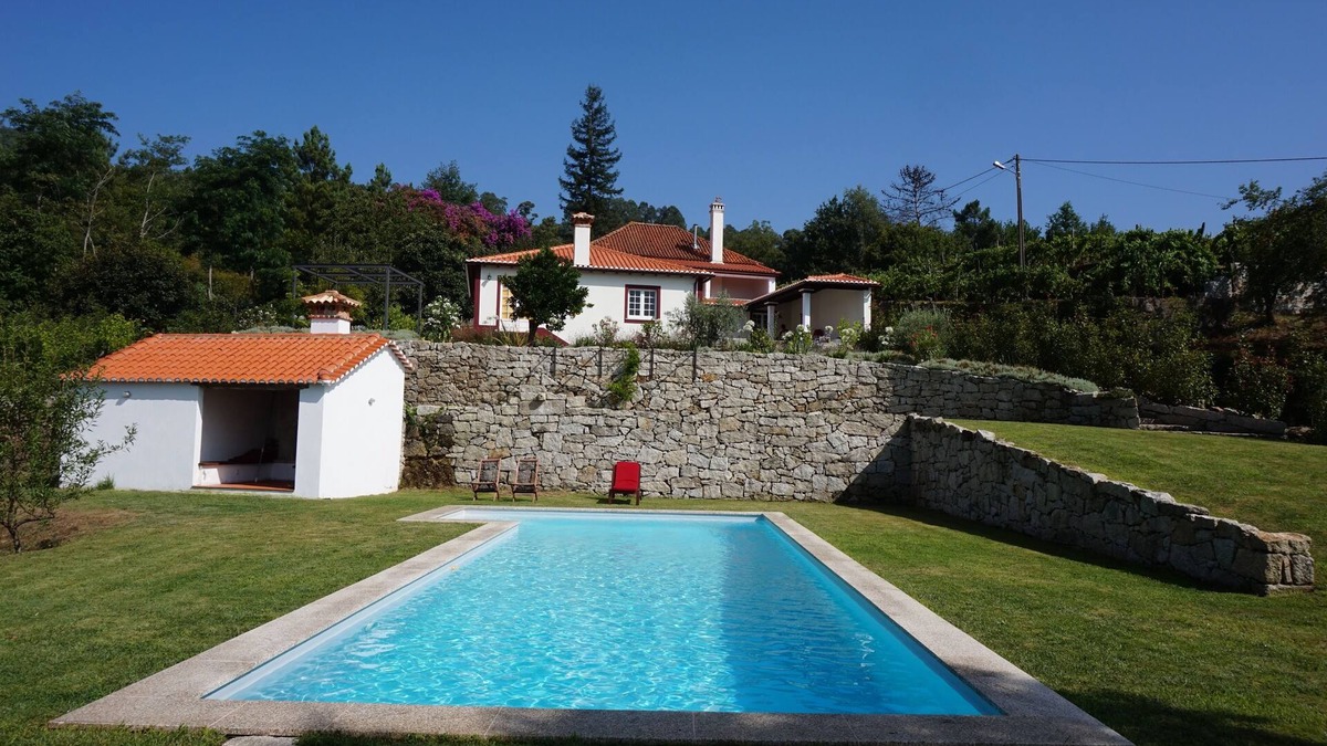 Caramulo Other | Secluded farmhouse on south slope with excellent views and large private pool