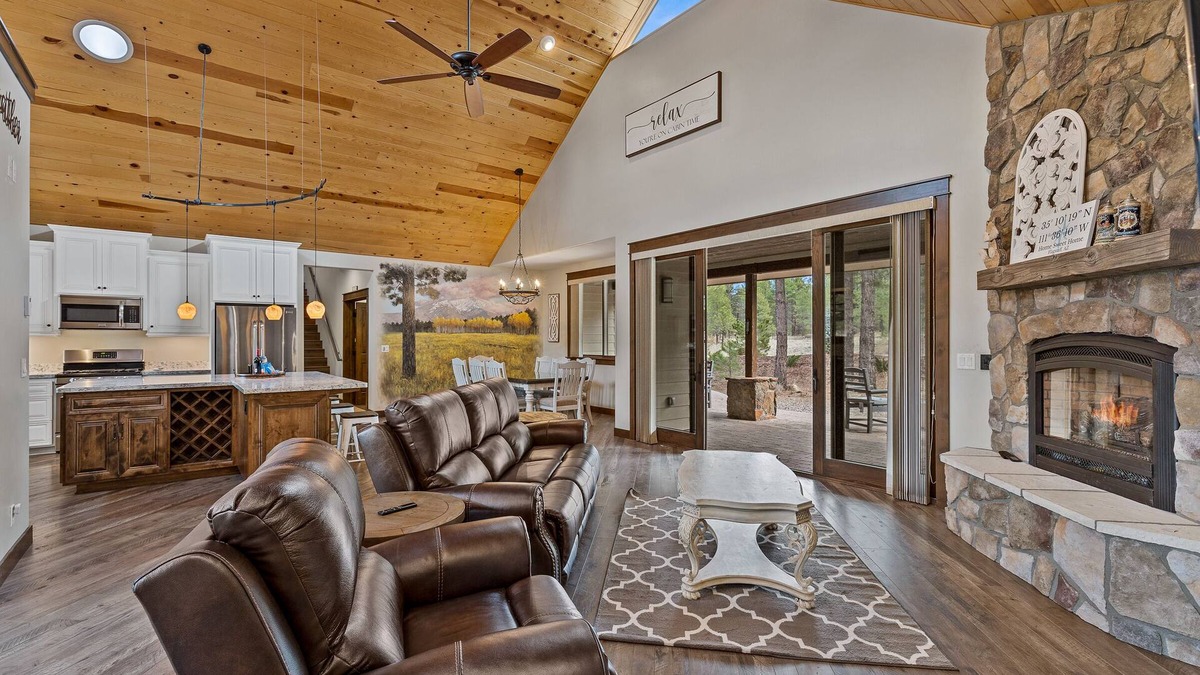 Flagstaff Cabin | Secluded Flagstaff Cabin Getaway and Guesthouse (Sleeps 20)