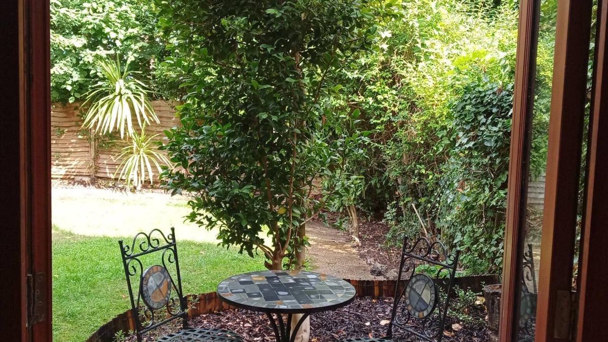 Crouch End Apartment | Secluded, garden flat in North London