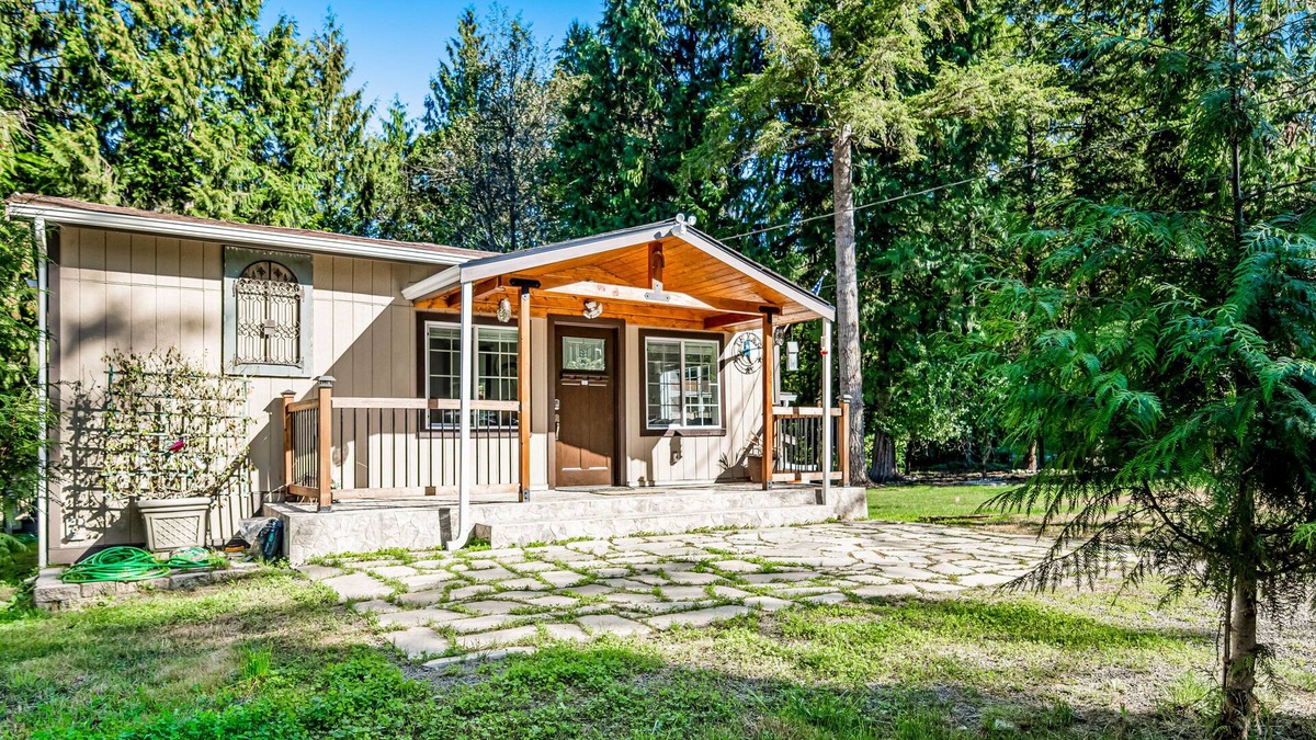 Fall City House | Secluded gem near town with fast WiFi, game room, deck, grill, & private W/D
