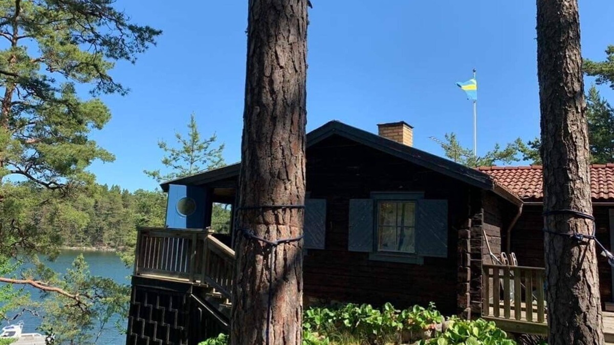 Skalsmara Cottage | Secluded gem on an island in the Stockholm archipelago, forest plot and private jetty,