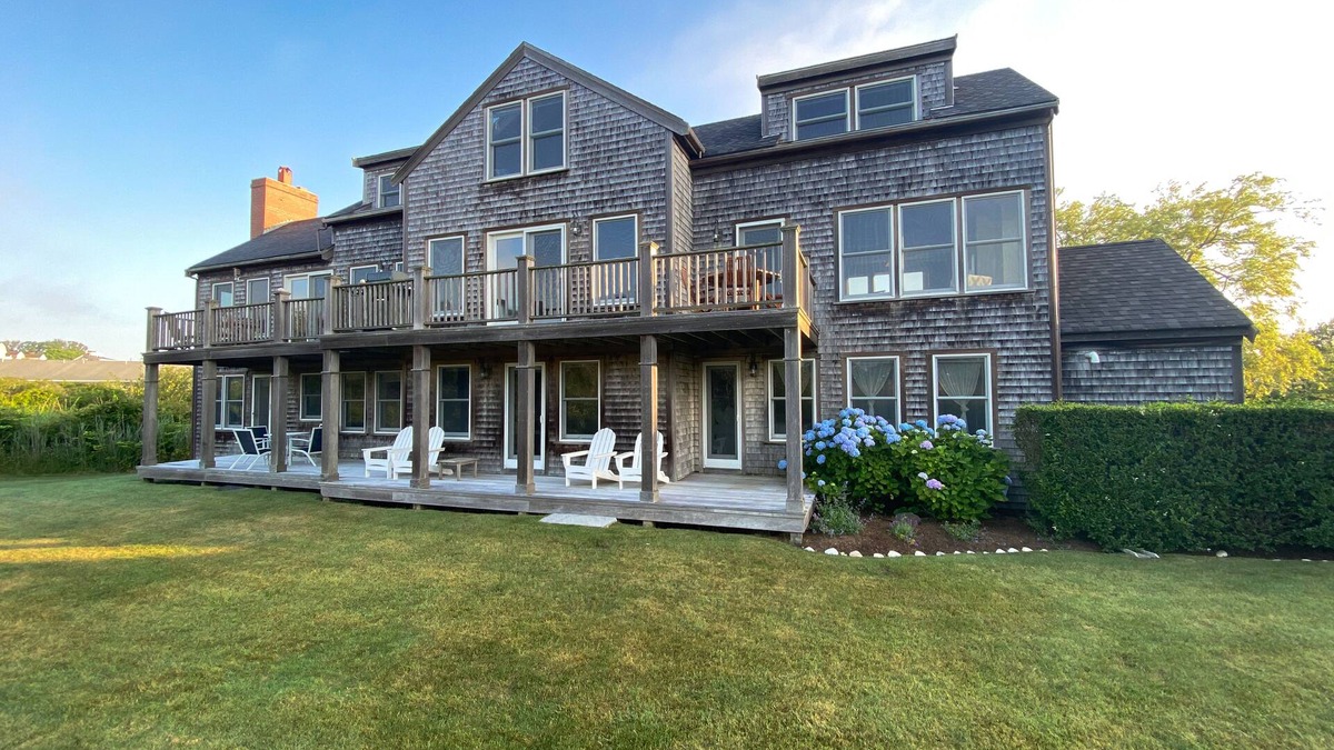Brant Point House | Secluded Gem Prime Location. 5 Min Walk to Beach & Main Street.