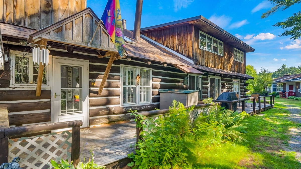 Chestertown Condo | Secluded gem with forest view, beach access & W/D