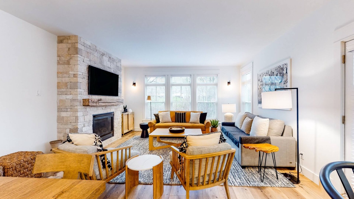 The Blue Mountains Condo | Secluded Getaway near Blue Mountain Village w/Free WiFi, Gas Grill, and W/D