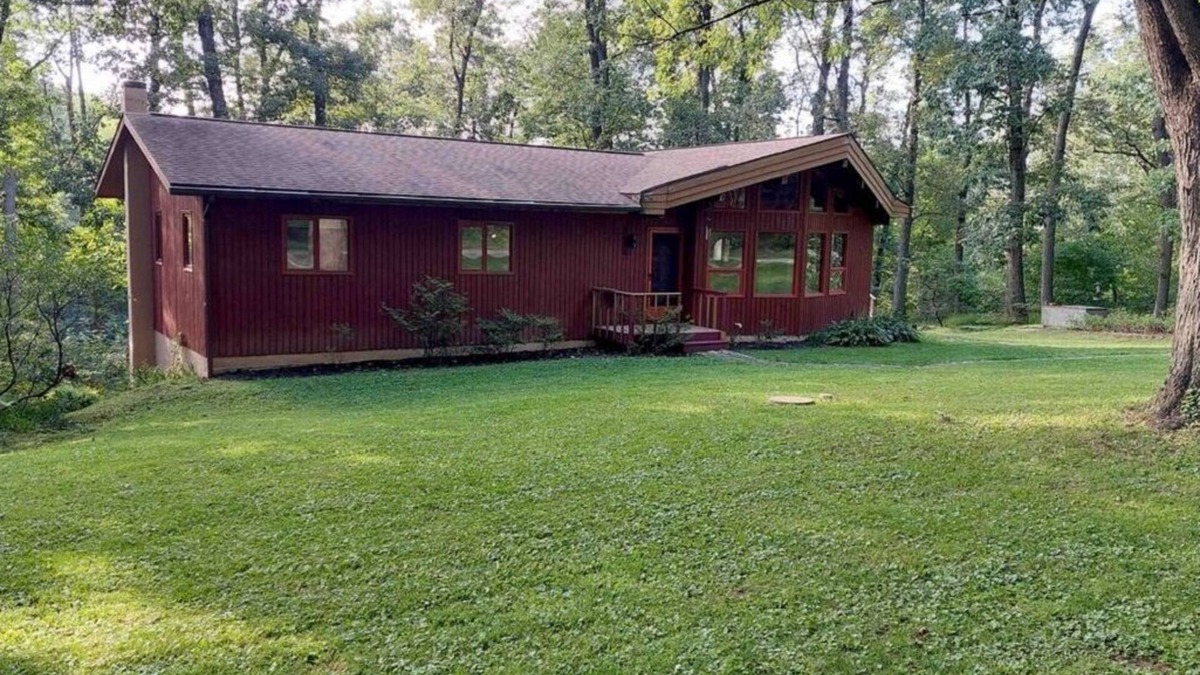 Paradise House | Secluded Getaway - Entire House; free parking; fully furnished kitchen