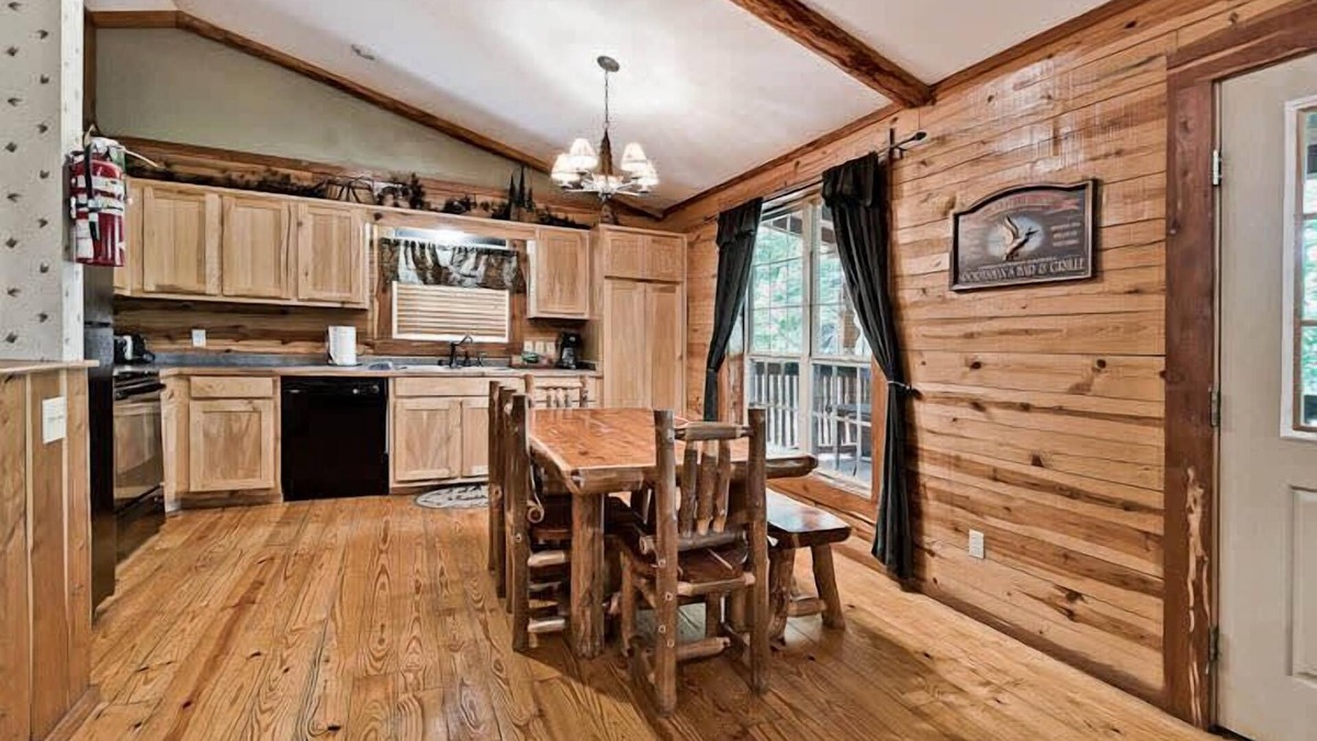 Sylvan Shores Cabin | Secluded Getaway Cabin in the woods Wifi Smart TVs