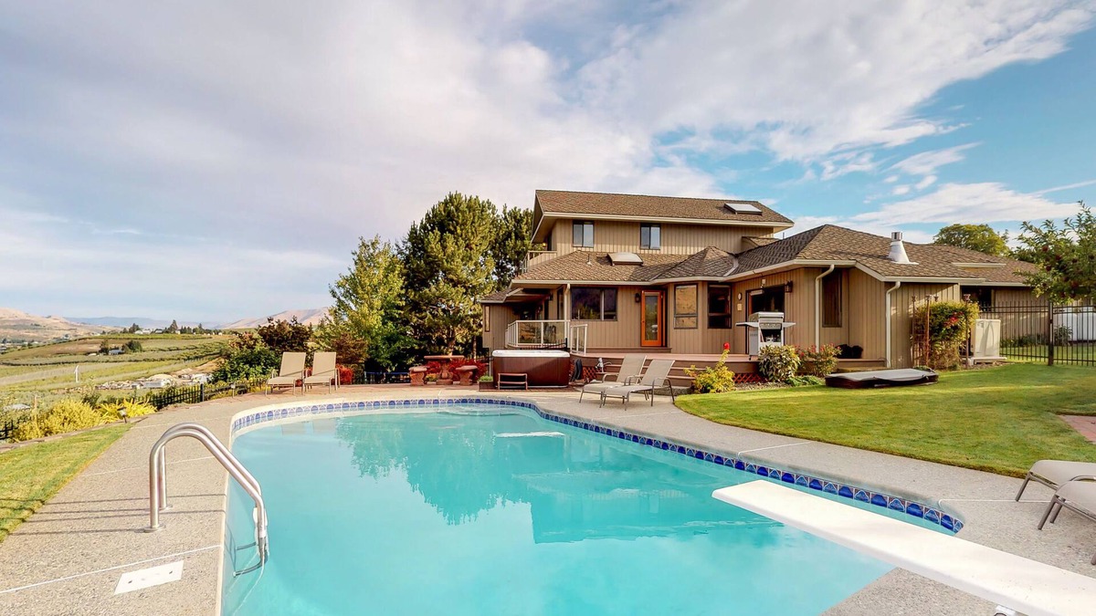 Manson House | Secluded getaway with lake view, private hot tub, seasonal pool & spacious yard