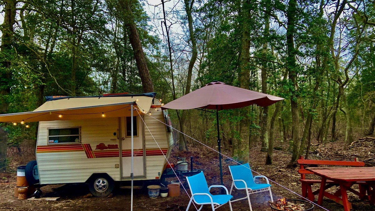 Ocean View House | Secluded glamping, AC, full bath, 7 minutes to beaches, Jacuzzi, pet-friendly