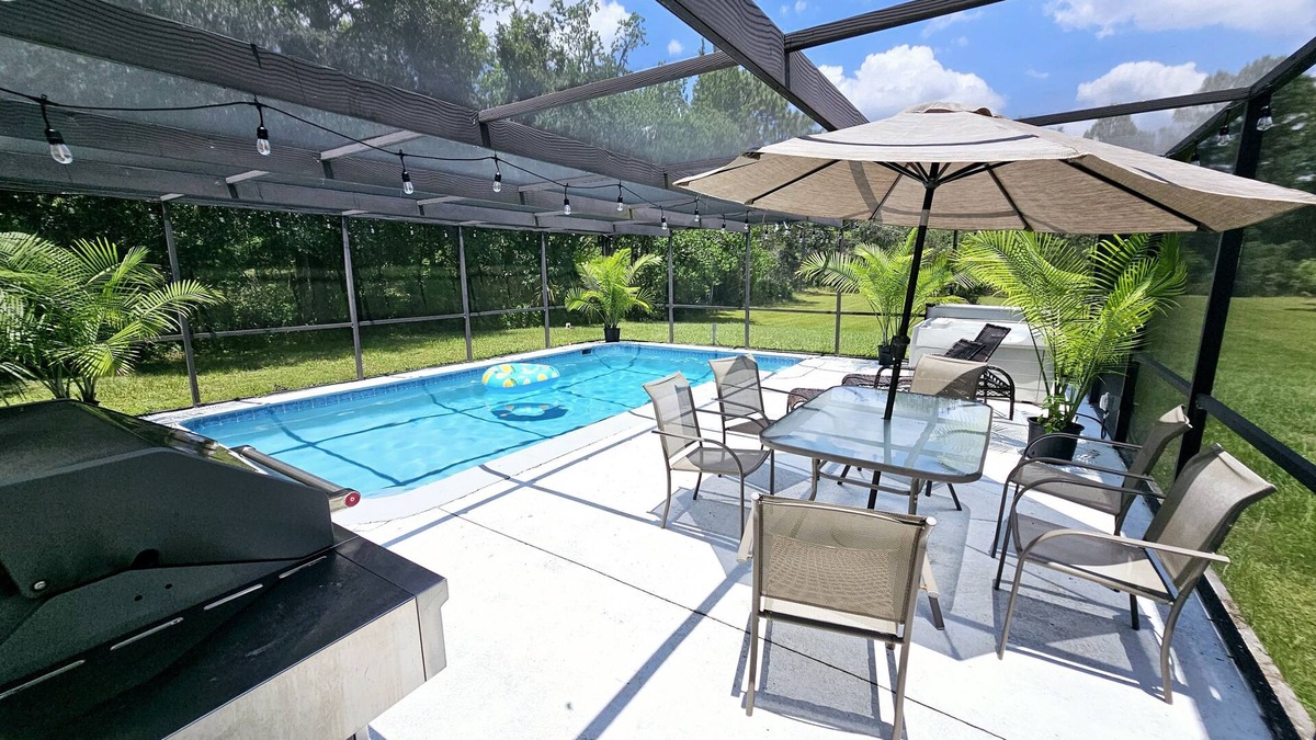 Crystal River House | Secluded Grotto with pool and hot tub! — Only 20 minutes from the beach! Pets ok
