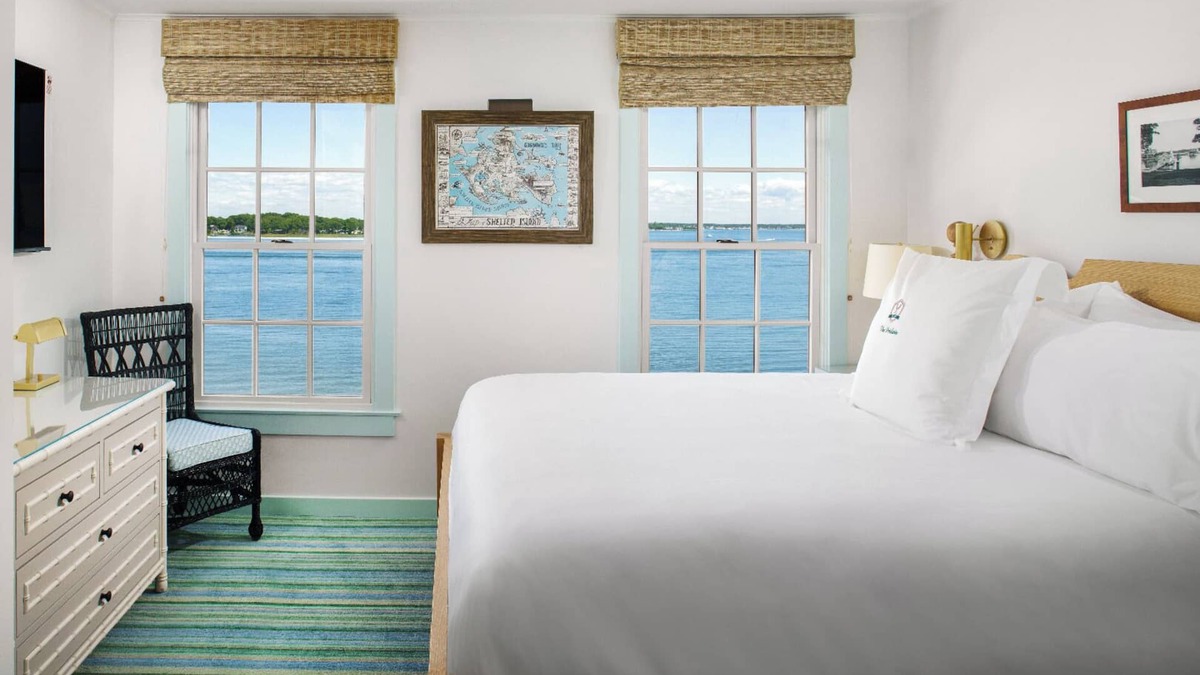 Shelter Island Heights House | Secluded Hideaway in 2 Waterview Rooms! Outdoor Pool, Bicycles & Stunning Views