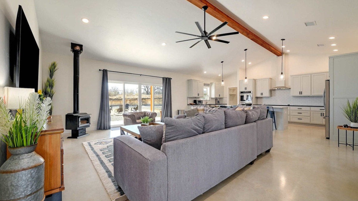 Fredericksburg House | Secluded Hill Country Getaway Stunning Views + Fire Pit 15 Min to Main St