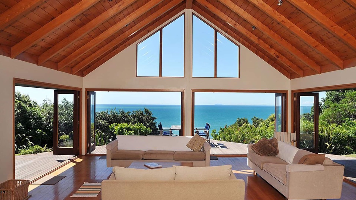 Waiotahi House | Secluded hilltop home with stunning beach views