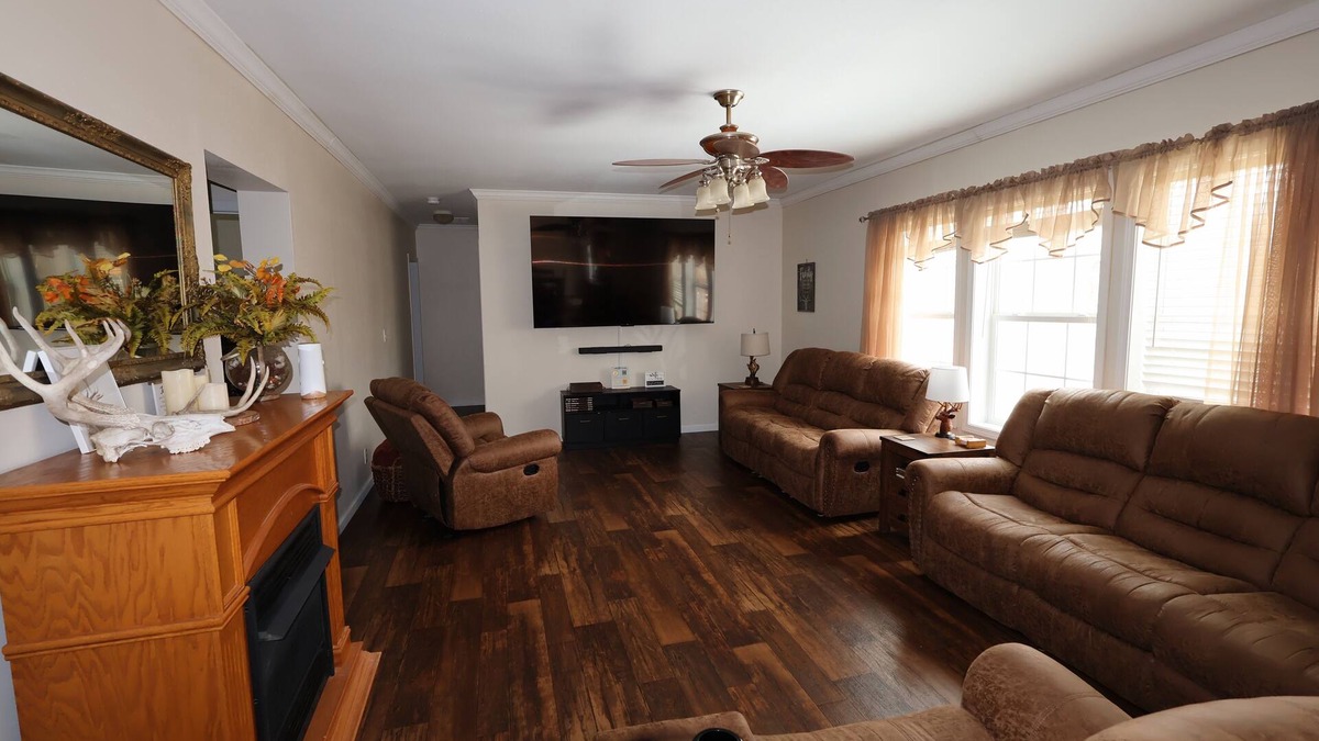 Logan House | Secluded Hocking Hills Farm Cabin w/Hot Tub & Trails – Near Old Man’s Cave