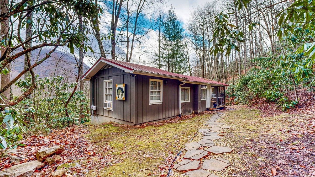 Cataloochee Ranch House | Secluded Home In Maggie Valley, NC with Full Kitchen, Fireplace and Wifi