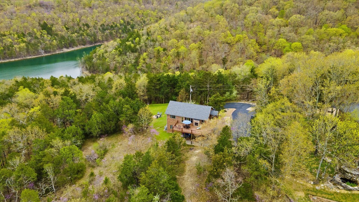Blue Eye House | Secluded Home- Mountain Estate with Stunning Lake Views & Cleared Trail to water!