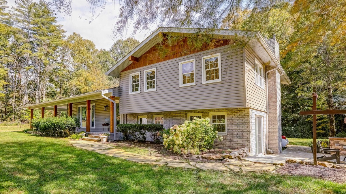 East Ellijay House | Secluded home on 6 acres with stocked pond, dock, outdoor kitchen, & fireplaces