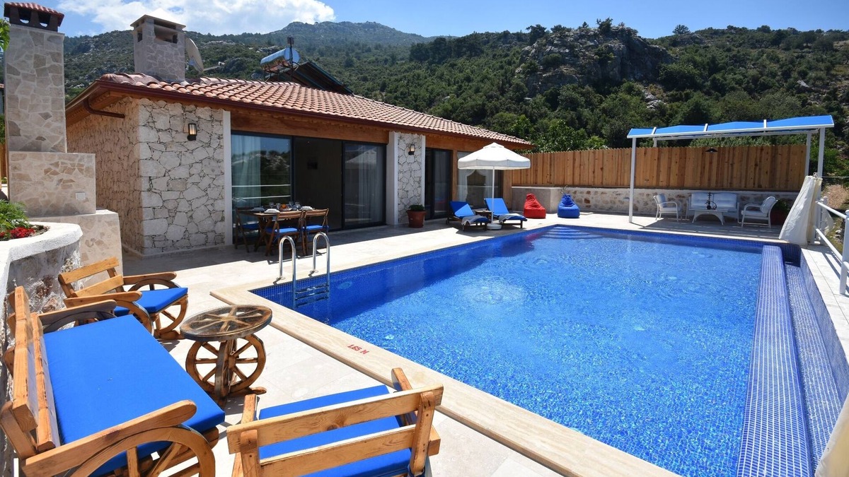 Islamlar House | Secluded Honeymoon Villa with Totally Private Infinity Pool & Indoor Heated Pool
