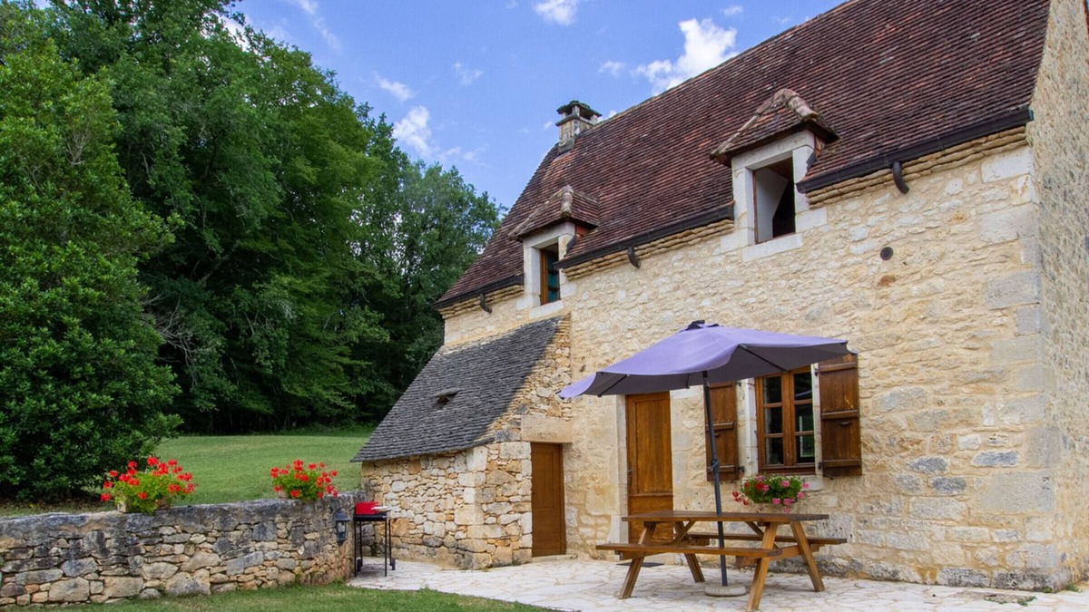 Borreze Cottage | Secluded House with Terrace, Close to Sarlat, Pool Access, Pet-Friendly, Baby Gear Included