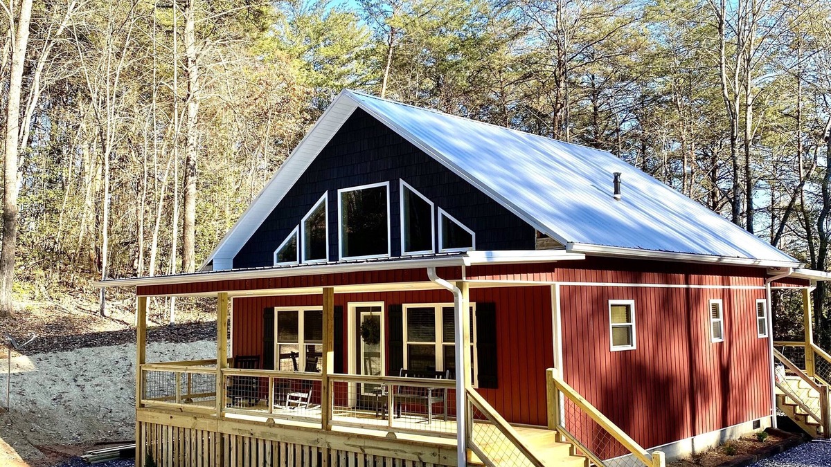 Bryson City House | Secluded in woods-1 mile from Smoky Mtn Nat'l Park & Great Smoky Mtn Railway