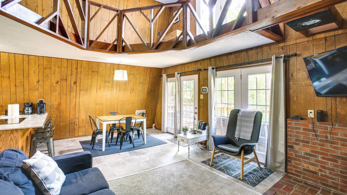 Jamestown Cabin | Secluded Jamestown Cabin w/Fire Pit!