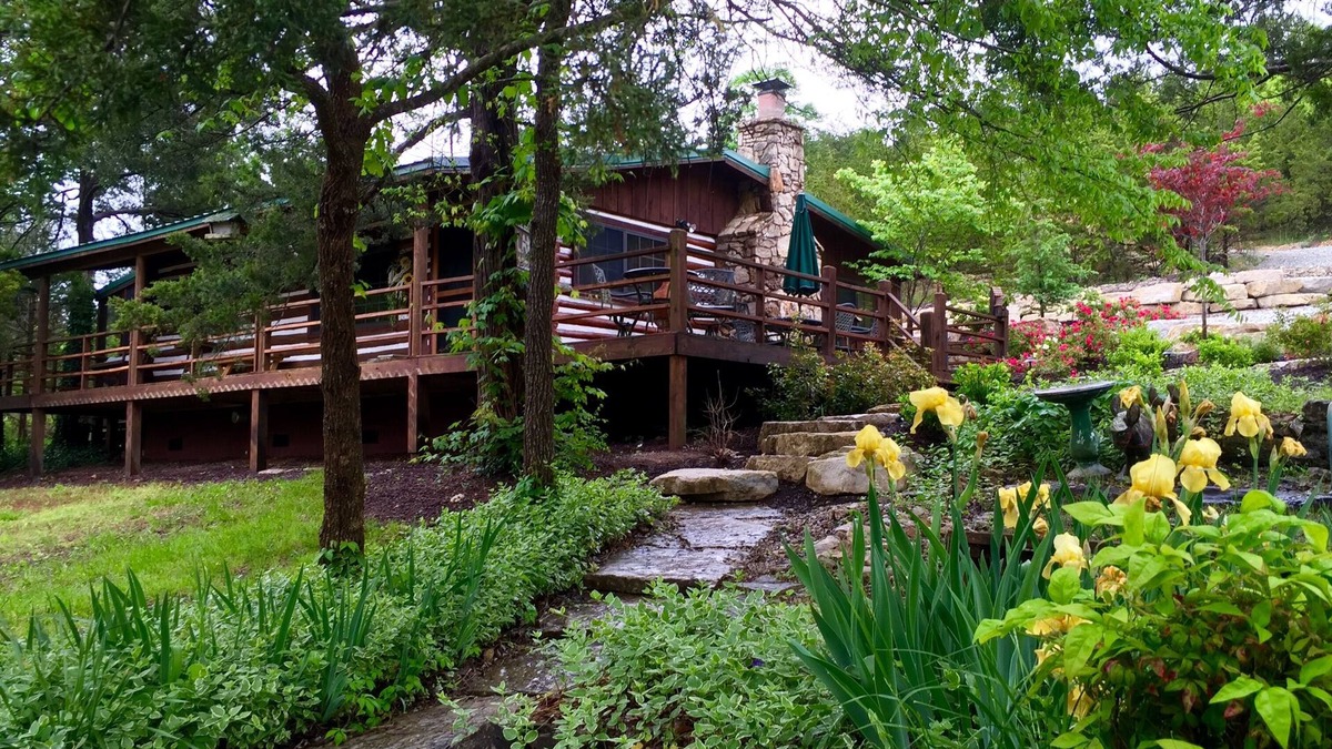 Branson Cabin | Secluded Lake Front Cabin w/Private Dock/Boat Slip, Large Deck, Grill, WiFi.