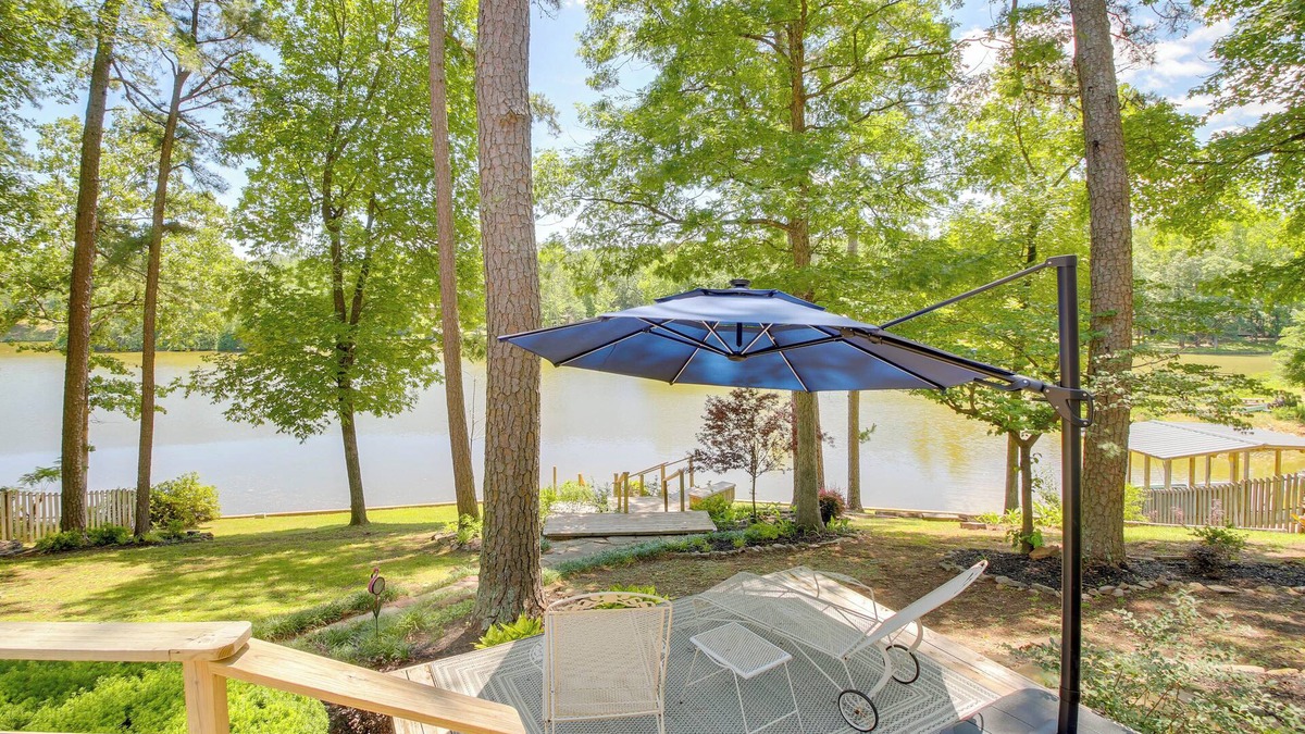 Mid America Cottage | Secluded Lake Hamilton Access: Hot Springs Home