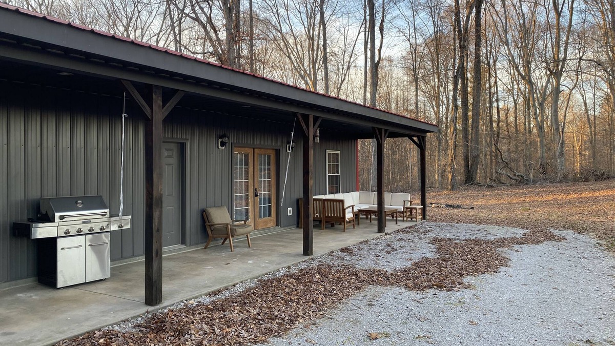 Albany House | Secluded Lake House Barndo!
