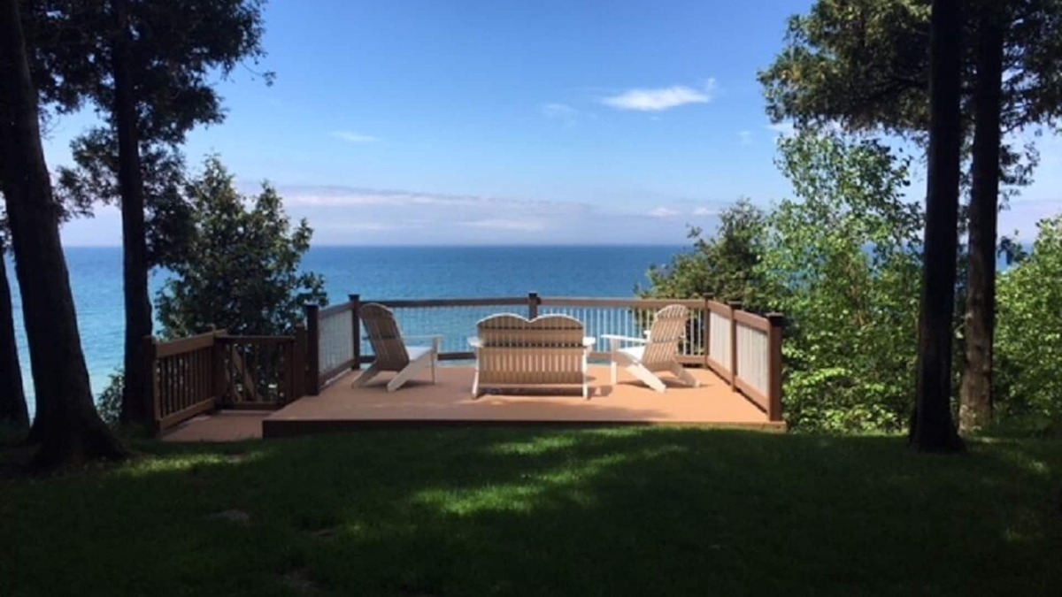 Manistee Cottage | Secluded Lake Michigan Frontage