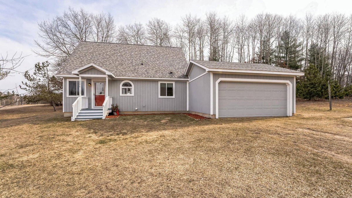 Canadian Lakes Ski Chalet | Secluded Lakefront Chalet in Canadian Lakes with Access to No-Wake Lake