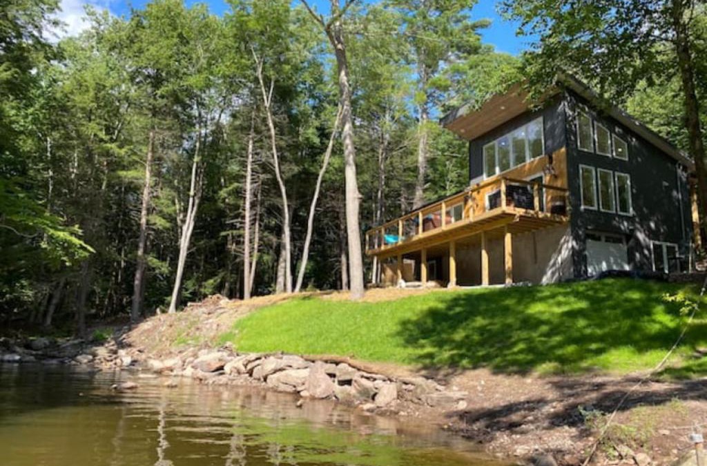 Monticello House | Secluded lakefront home With an EV charger