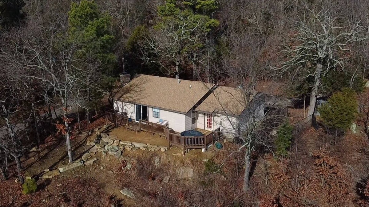 Crowder Cottage | Secluded Lakehouse Right on Lake Eufaula!
