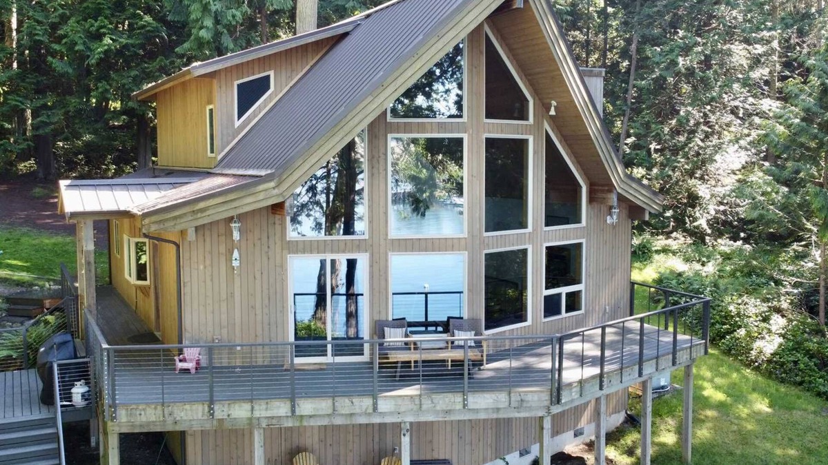 Roche Harbor House | Secluded & light-filled Pacific NW Waterfront home on SJI with views of Speiden Island