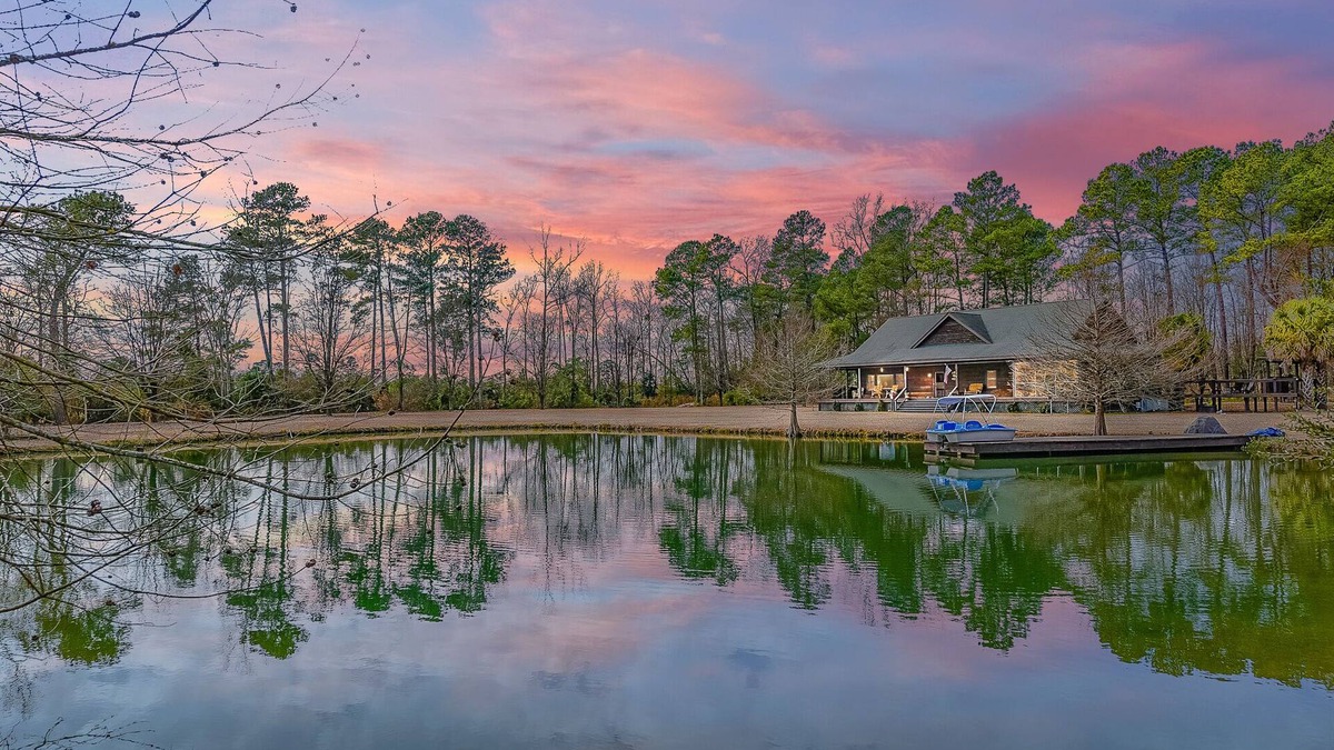 Willard House | Secluded Lodge 8acres Hot Tub, Pingpong pedalboat!