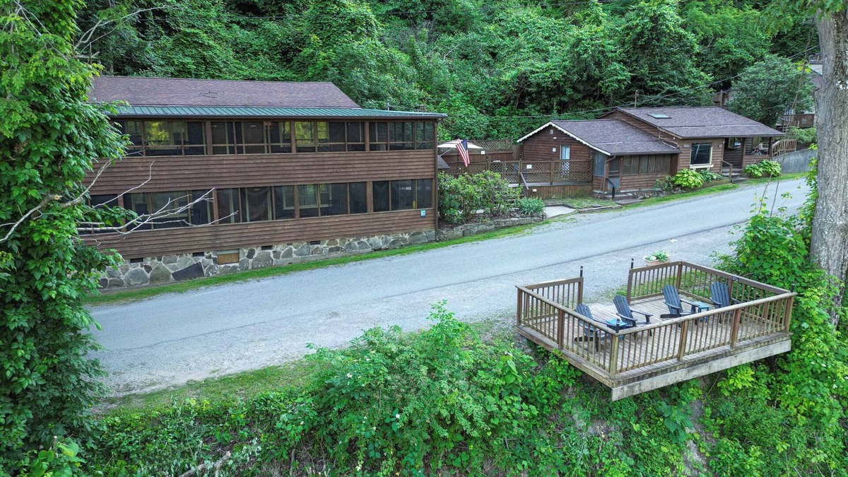 Elkins Cabin | Secluded Lodge w/grill + Free Coffee and Tea