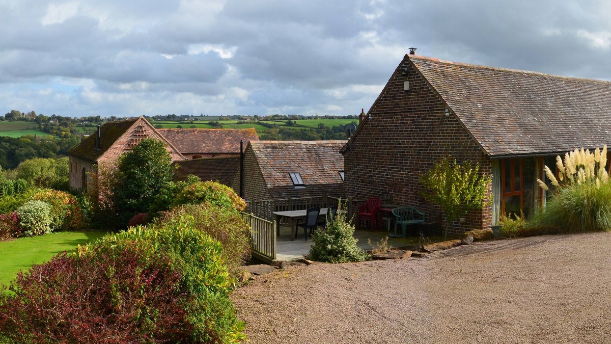 Billingsley Apartment | Secluded Loft Studio in an area of natural beauty.
