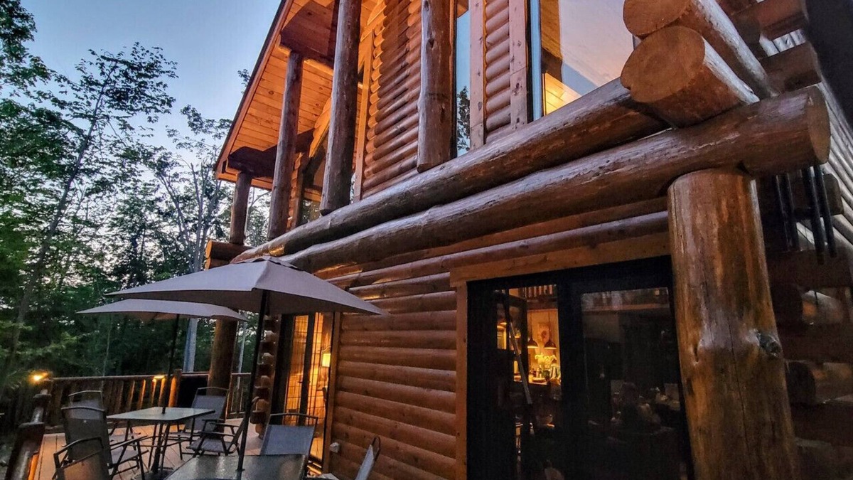 Harbor Springs Cabin | Secluded Log Cabin w/Sauna, Near Skiing & Golf